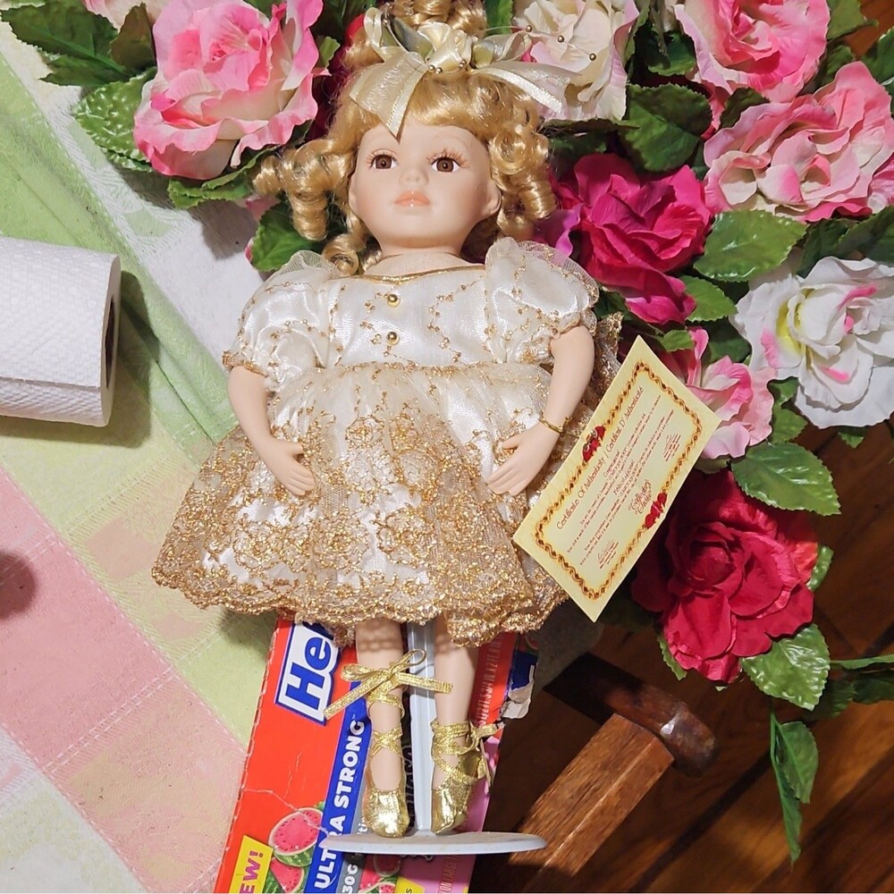 COLLECTOR'S CHOICE GENUINE FINE BISQUE 13" PORCELAIN DOLL Blonde Curly Hair &Hat
